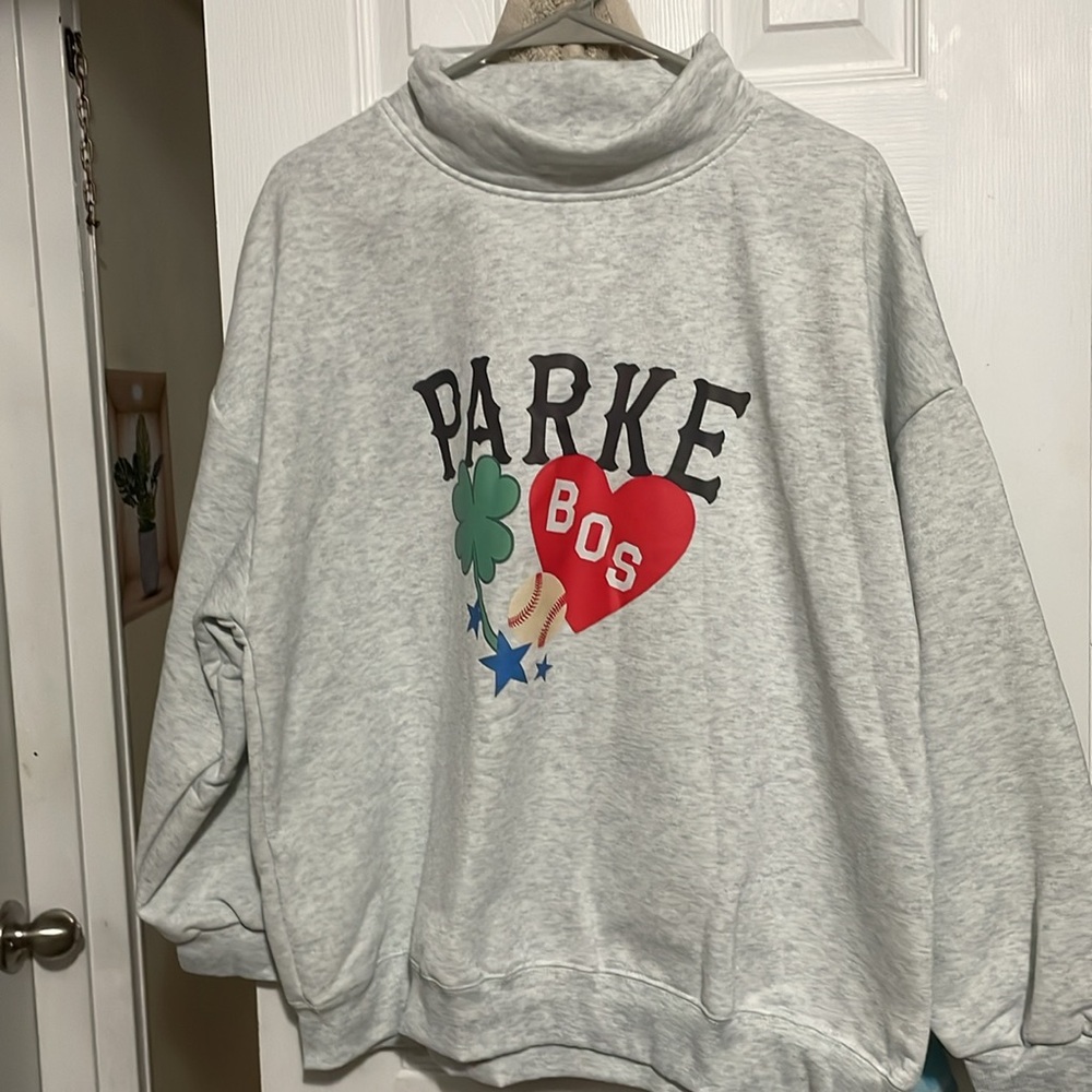 New sweatshirt size large to XL - Picture 2 of 5